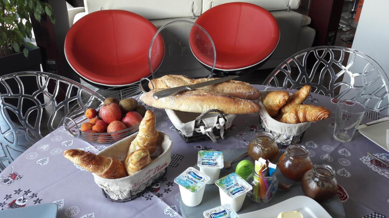La Colline Aux Yeux Doubs Bed and Breakfast Baume-les-Dames Exteriör bild