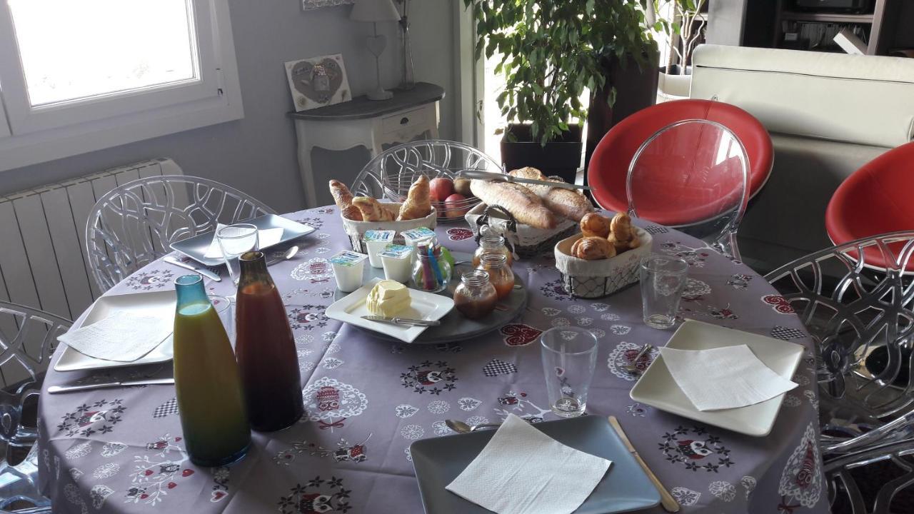La Colline Aux Yeux Doubs Bed and Breakfast Baume-les-Dames Exteriör bild